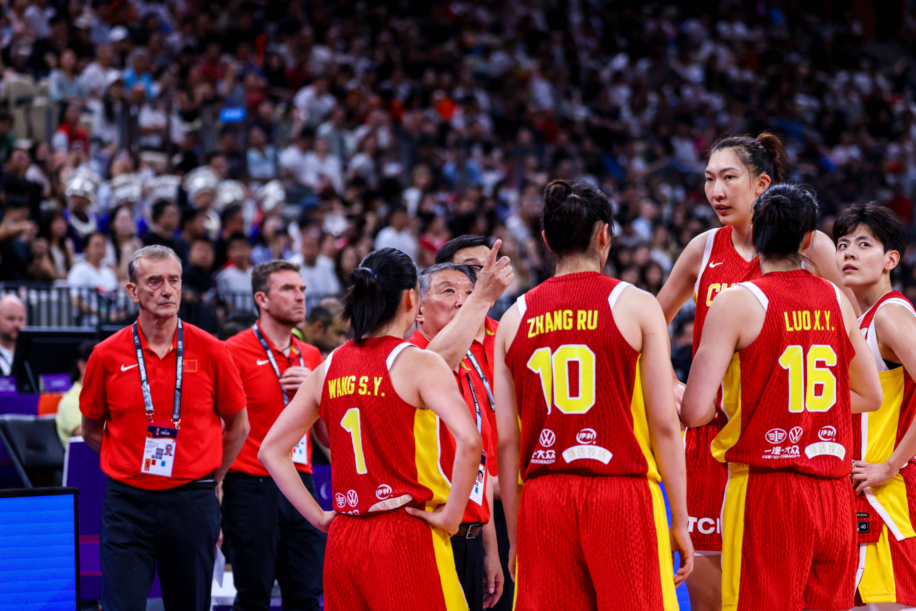 爱游戏下载-连胜势头难挡！亚洲杯豪取十连胜