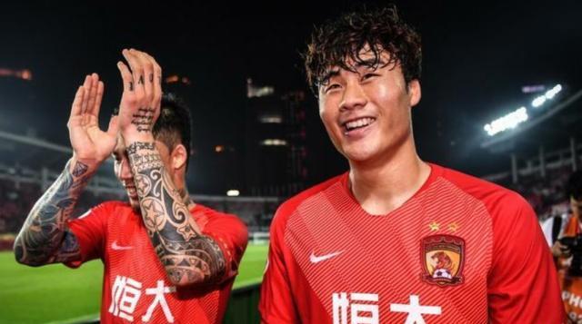 广州球迷抱团支持队伍，期待赛季开门红