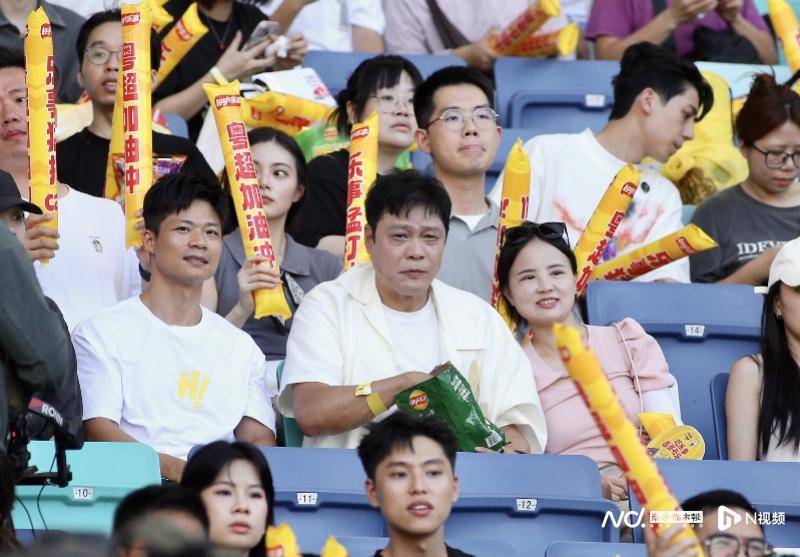 广州球迷抱团支持队伍，期待赛季开门红