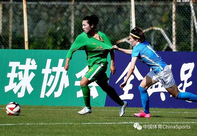 罗马尼亚女足团结一致，成功晋级比赛