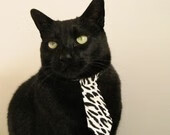 狂蜂刺落灼日，利刃出鞘时众生噤声